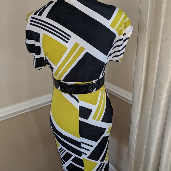 Bold Print Retro Dress with Belt - Picture 4 of 7